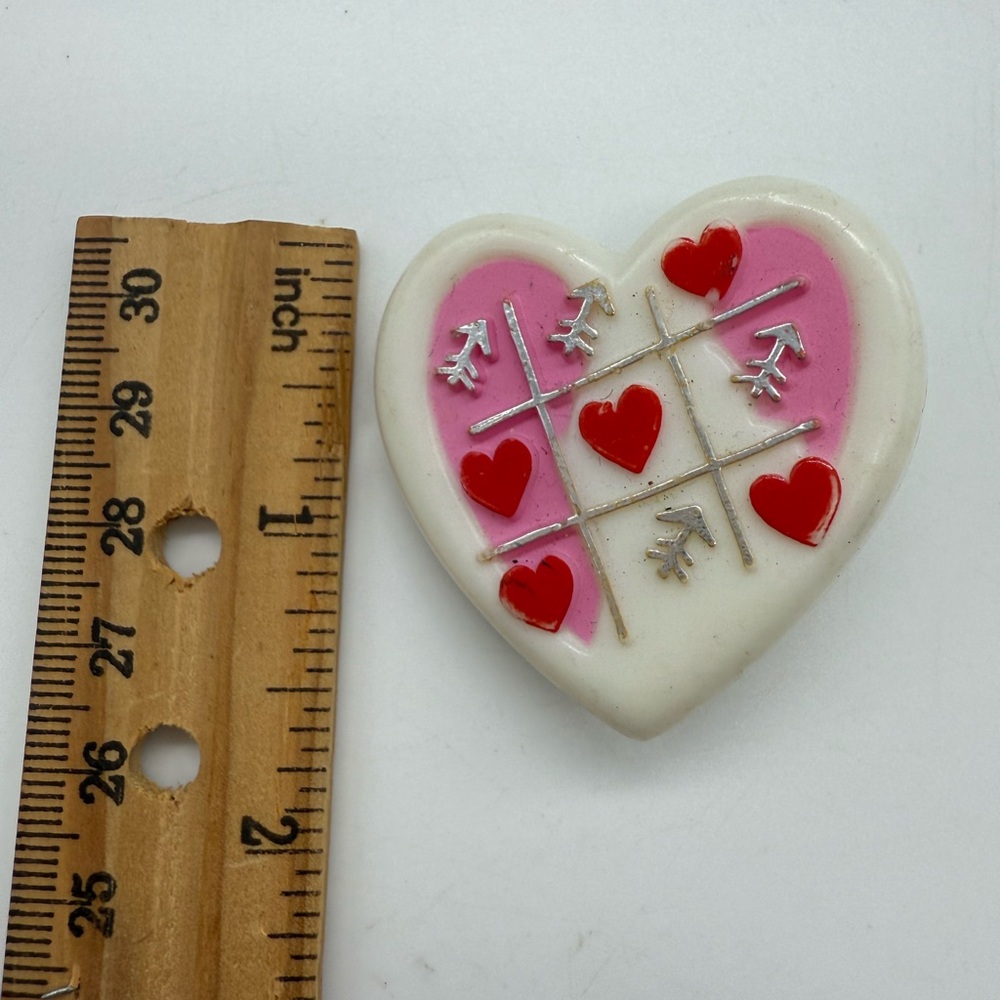 Vintage‎ Valentine Tic Tac Toe Heart Pin Gift Retro Kitschy Brooch Hong Kong - Picture 3 of 4